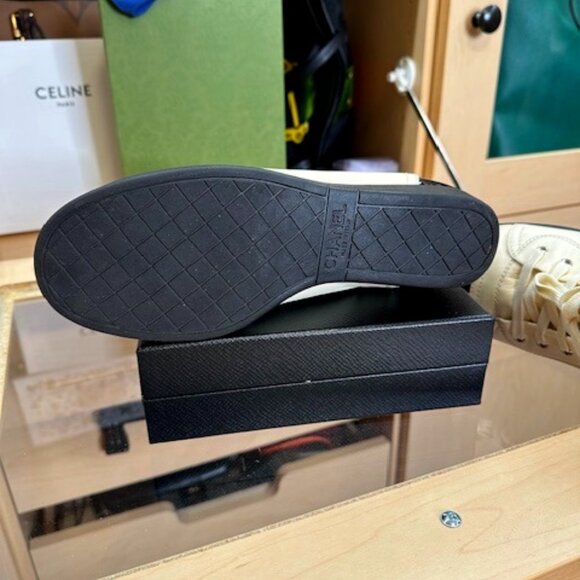 Chanel Size 38 Interlocking CC Logo Lambskin Sneakers - Picture 7 of 8